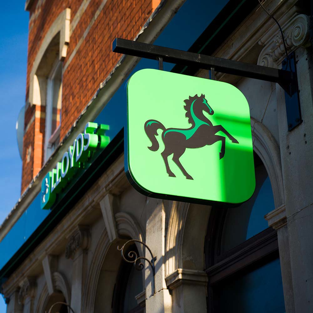 Lloyds Square 1000
